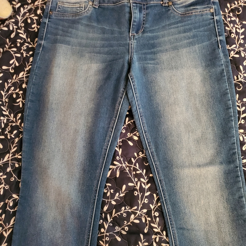 Maurices jeggins size Large.